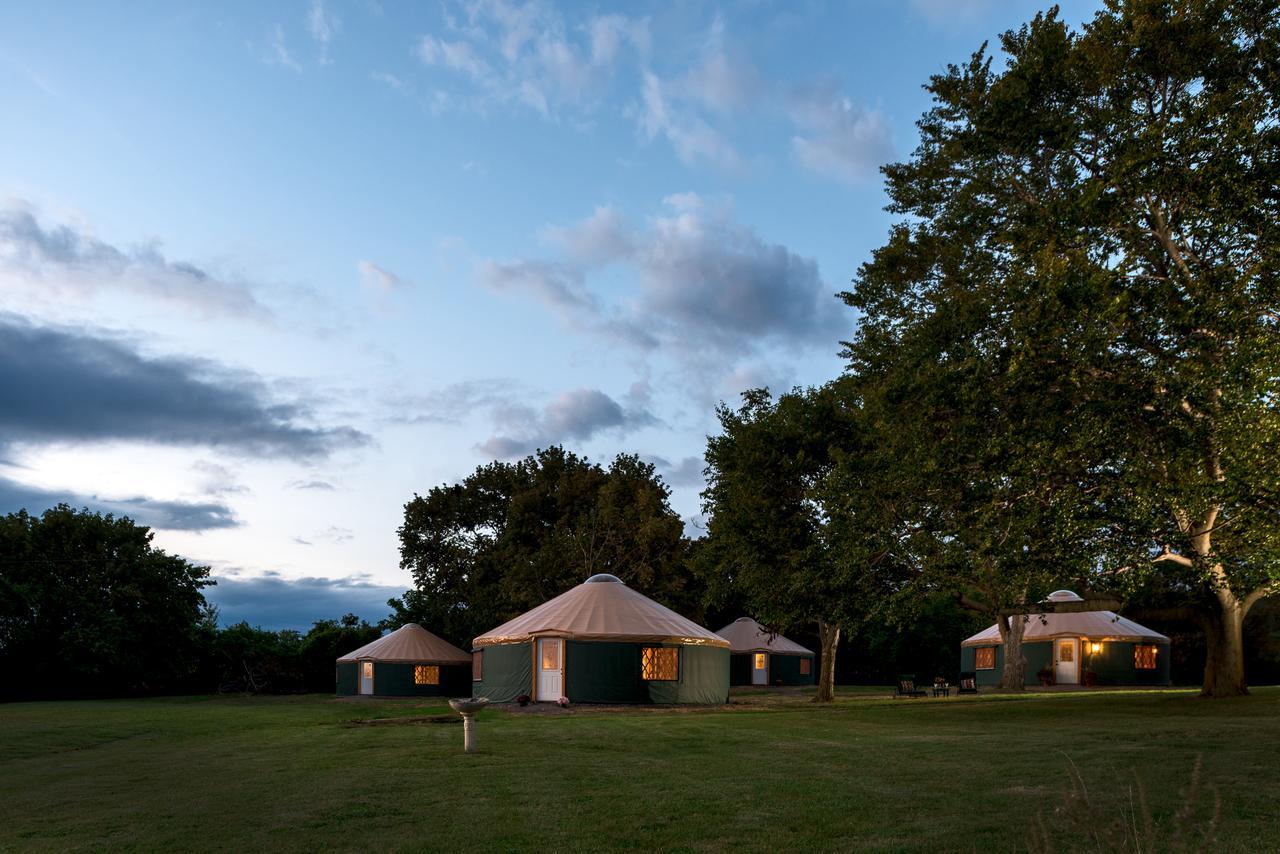 Yale Manor B&B & Yurt Glamping ภายนอก รูปภาพ