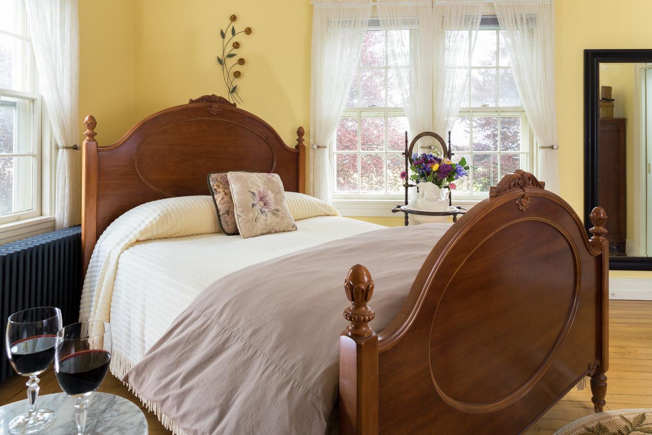 Yale Manor B&B & Yurt Glamping ภายนอก รูปภาพ