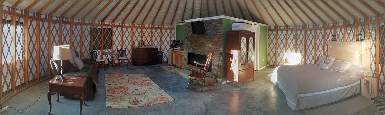 Yale Manor B&B & Yurt Glamping ภายนอก รูปภาพ