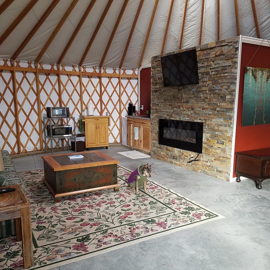 Yale Manor B&B & Yurt Glamping ภายนอก รูปภาพ